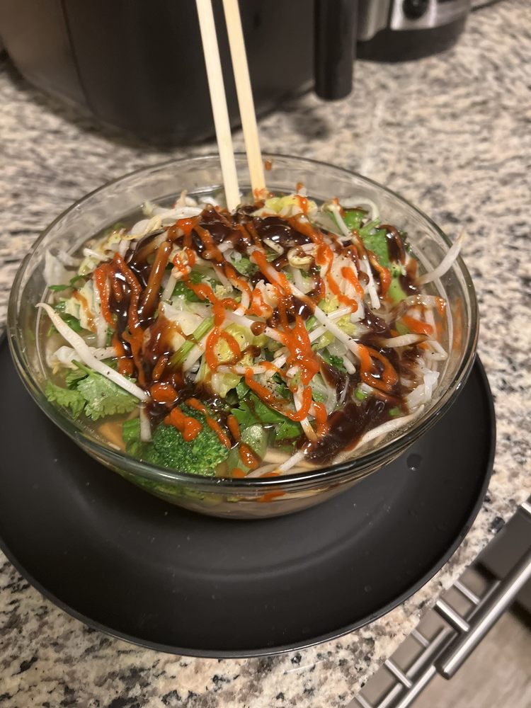 Noodle bowl with sriracha and hoisin